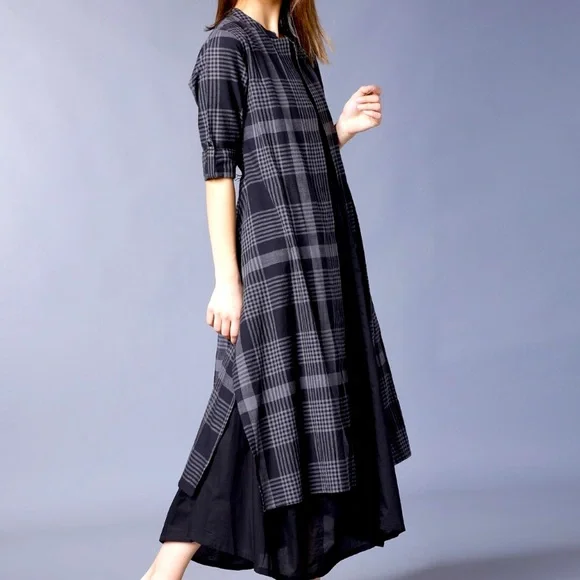 Women Black solid A-line dress with jacket - Picture 6 of 14